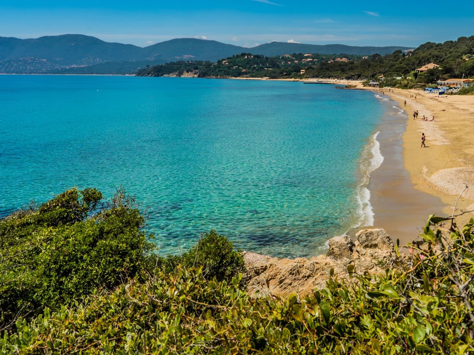 Excursions en mer avec Cap Camarat 12.5 WA – modèle 2021 : Baie de Gigaro, en location avec skipper au port de Cavalaire-sur-Mer