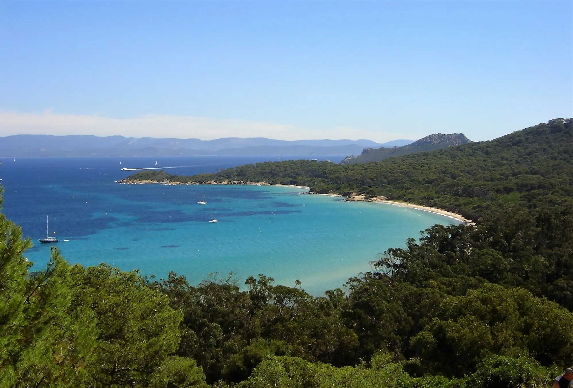 Excursions en mer avec Cap Camarat 12.5 WA – modèle 2021 : Porquerolles La Courtade, en location avec skipper au port de Cavalaire-sur-Mer