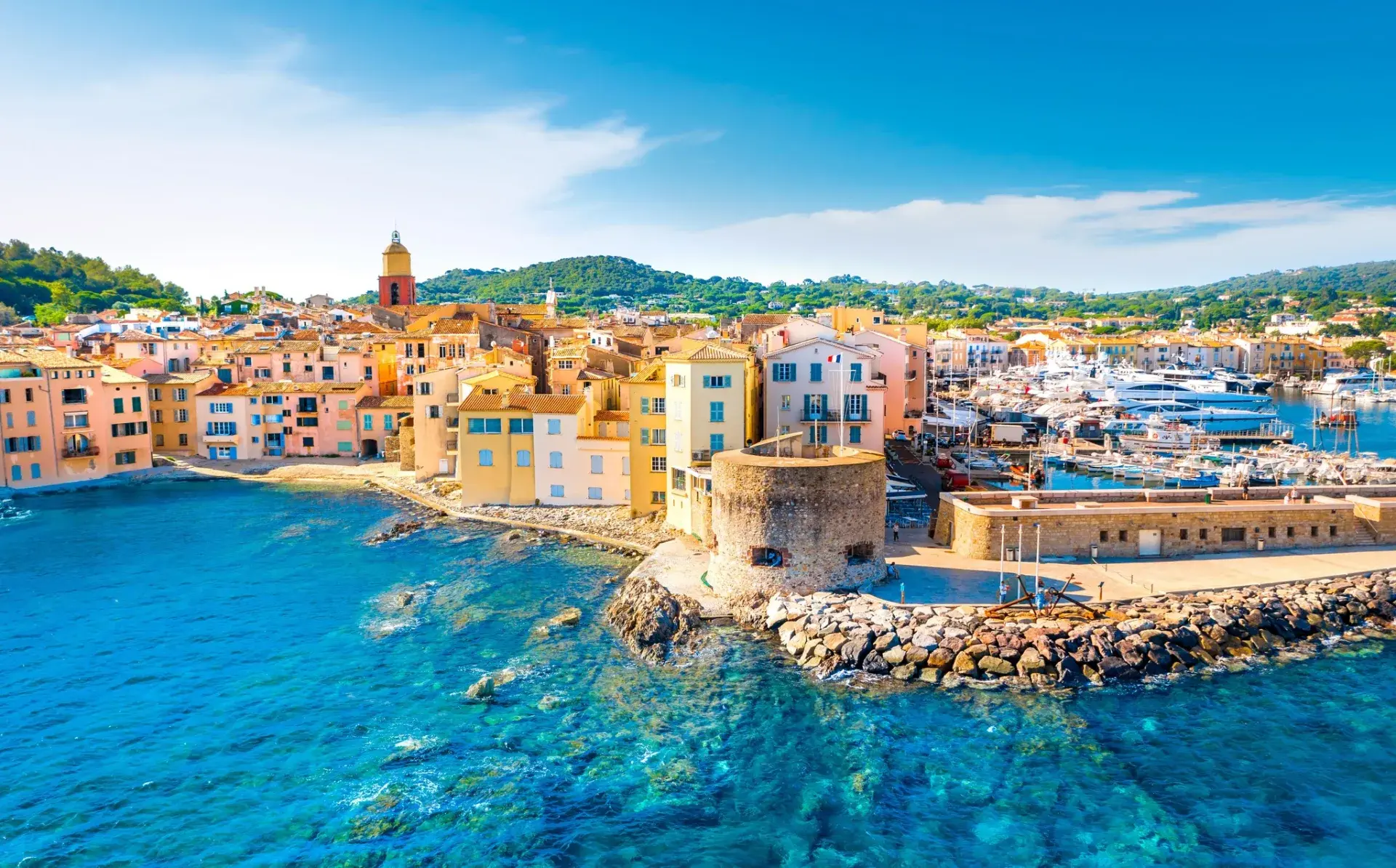 Excursions en mer avec Cap Camarat 12.5 WA – modèle 2021 : Saint-Tropez Le Portelet, en location avec skipper au port de Cavalaire-sur-Mer