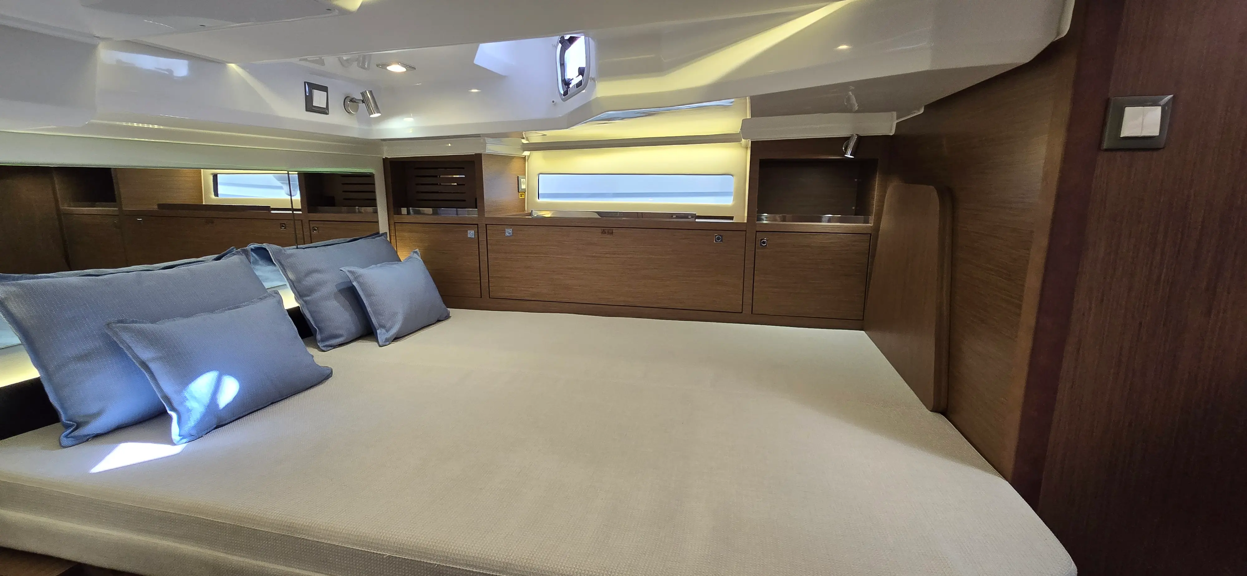 Excursions et balades en mer avec le bateau Cap Camarat 12.5 WA – modèle 2021 : 20, location bateau avec skipper depuis le port de Cavalaire-sur-Mer