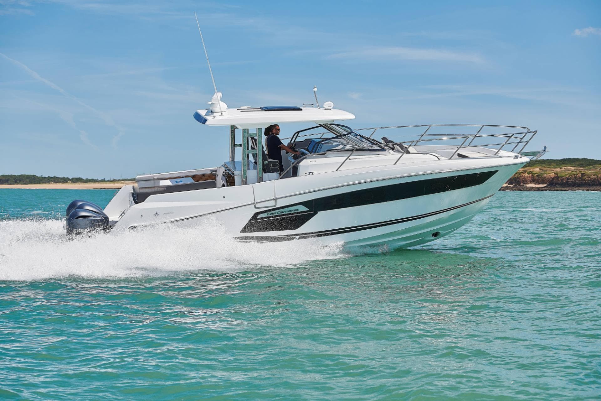 Excursions et balades en mer avec le bateau Cap Camarat 12.5 WA – modèle 2021 : 1, location bateau avec skipper depuis le port de Cavalaire-sur-Mer