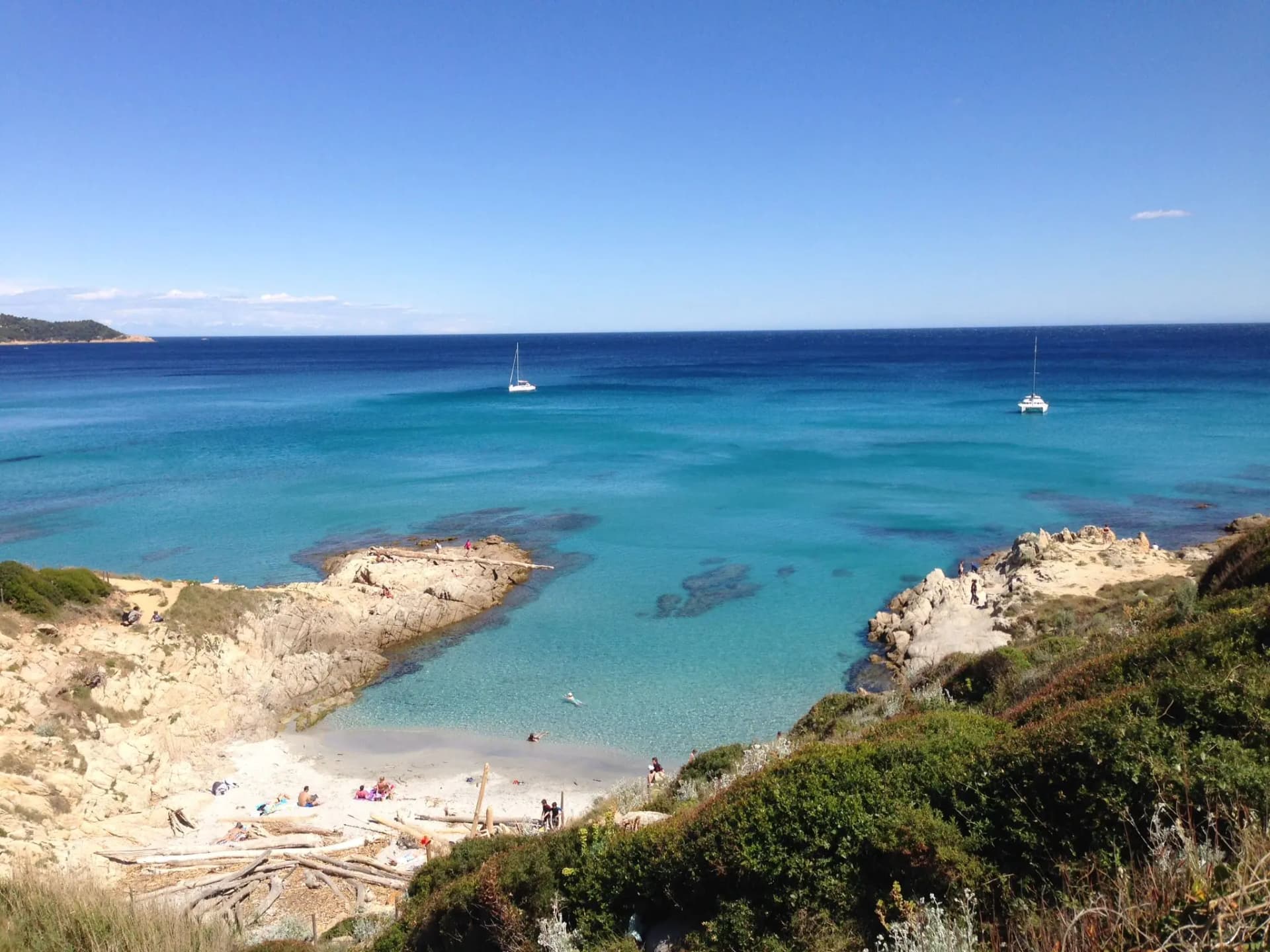 Excursions en mer avec Cap Camarat 12.5 WA – modèle 2021 : L’Escalet, en location avec skipper au port de Cavalaire-sur-Mer