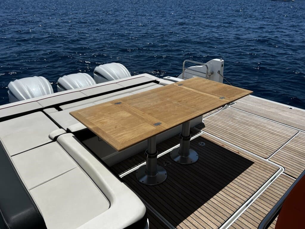 Excursions et balades en mer avec le bateau Cap Camarat 12.5 WA – modèle 2021 : 15, location bateau avec skipper depuis le port de Cavalaire-sur-Mer