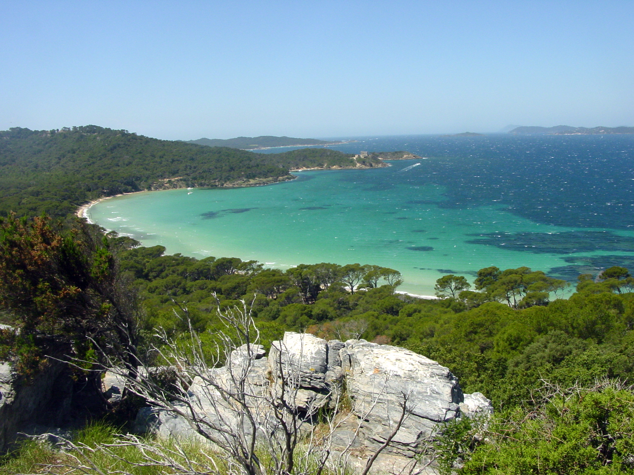 Vue de Cavalaire-sur-Mer — balade en mer avec Yachting Day